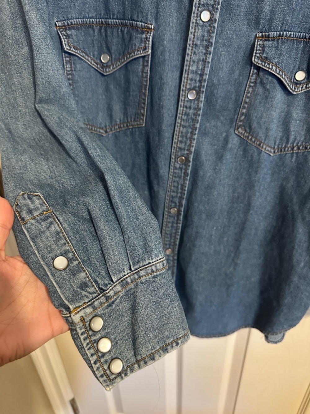 Classiques Sport Women’s Vintage Denim Button-Up Shirt, Medium Blue Wash, Sz M - Picture 3 of 8